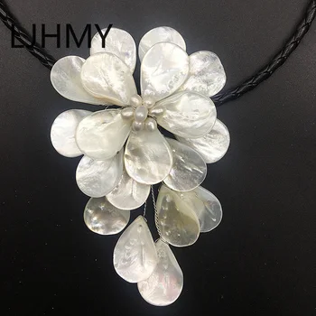 LJHMY Elegantný, Vynikajúci perleť Kvetina Náhrdelník Krištáľové Perly Biele Sea Shell Boho Náhrdelník pre Ženy Bib Štýlový Darček